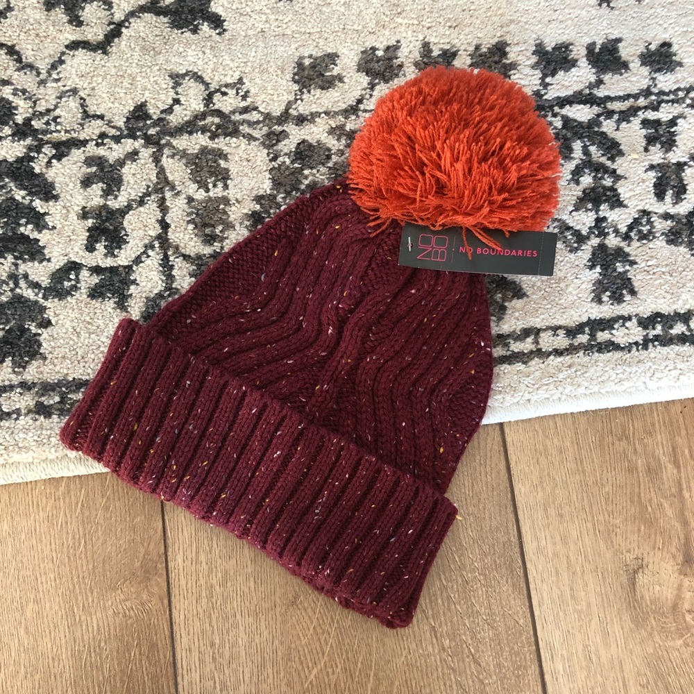 NO BOUNDARIES pom pom beanie
